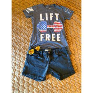 “Lift Free” Graphic T-Shirt Scoopneck